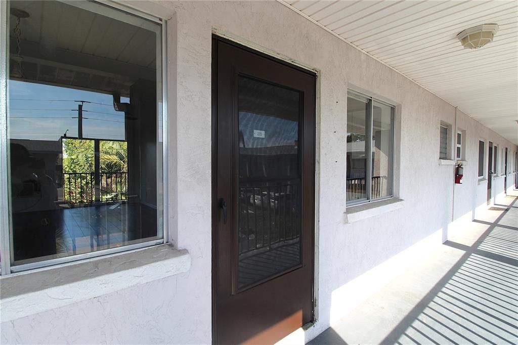 For Rent: $1,250 (1 beds, 1 baths, 598 Square Feet)