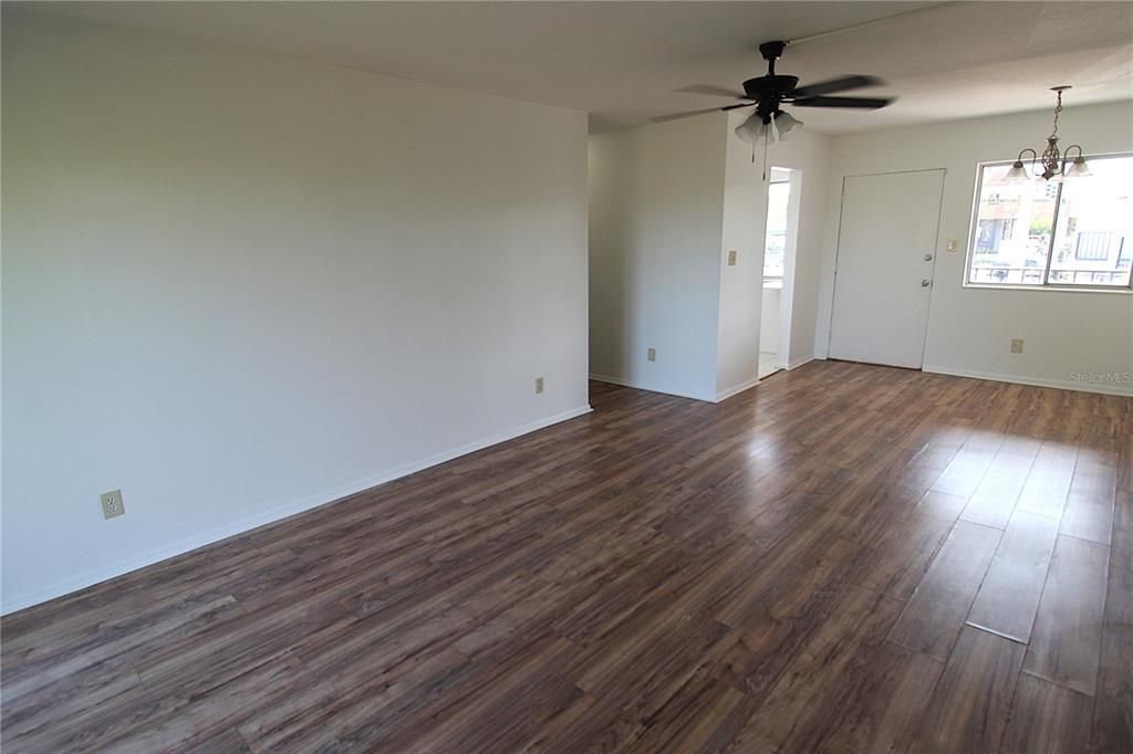For Rent: $1,250 (1 beds, 1 baths, 598 Square Feet)