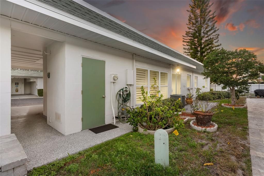 For Sale: $179,999 (2 beds, 2 baths, 1060 Square Feet)