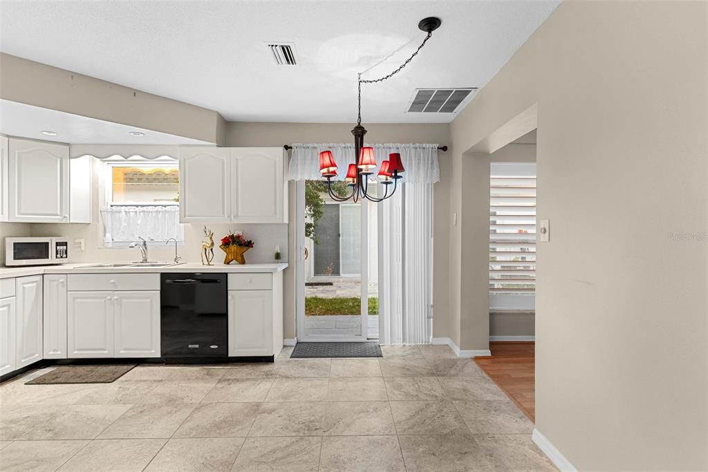 For Sale: $179,999 (2 beds, 2 baths, 1060 Square Feet)