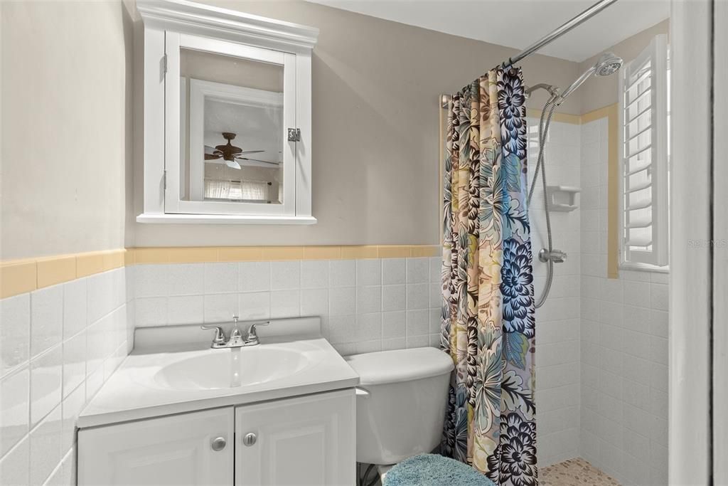 For Sale: $179,999 (2 beds, 2 baths, 1060 Square Feet)