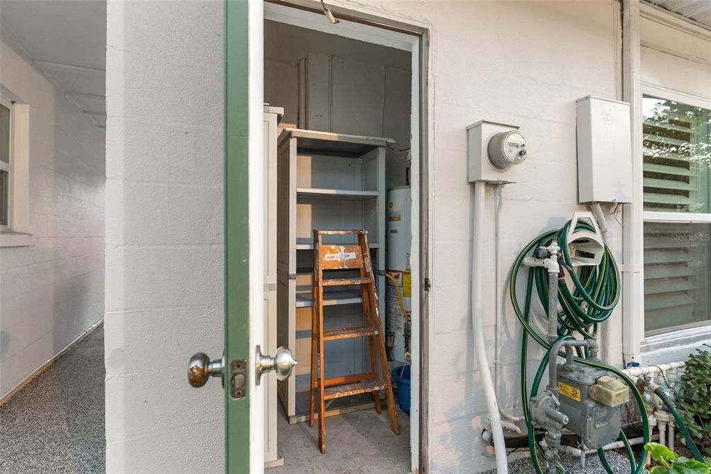 For Sale: $179,999 (2 beds, 2 baths, 1060 Square Feet)