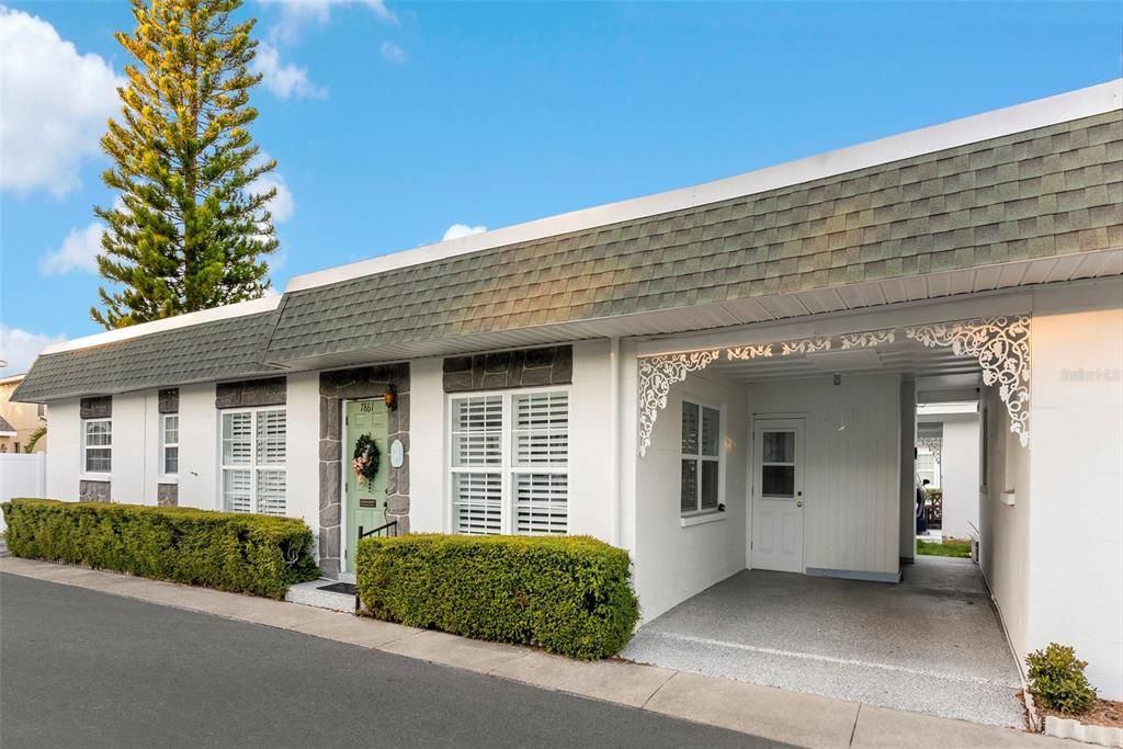 For Sale: $179,999 (2 beds, 2 baths, 1060 Square Feet)