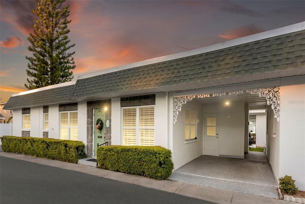 For Sale: $179,999 (2 beds, 2 baths, 1060 Square Feet)