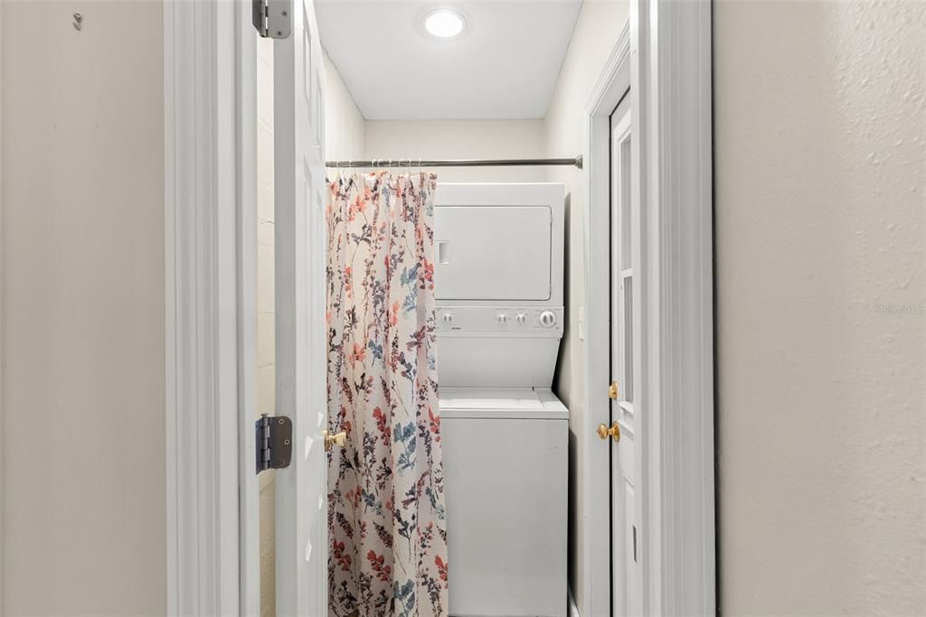 For Sale: $179,999 (2 beds, 2 baths, 1060 Square Feet)