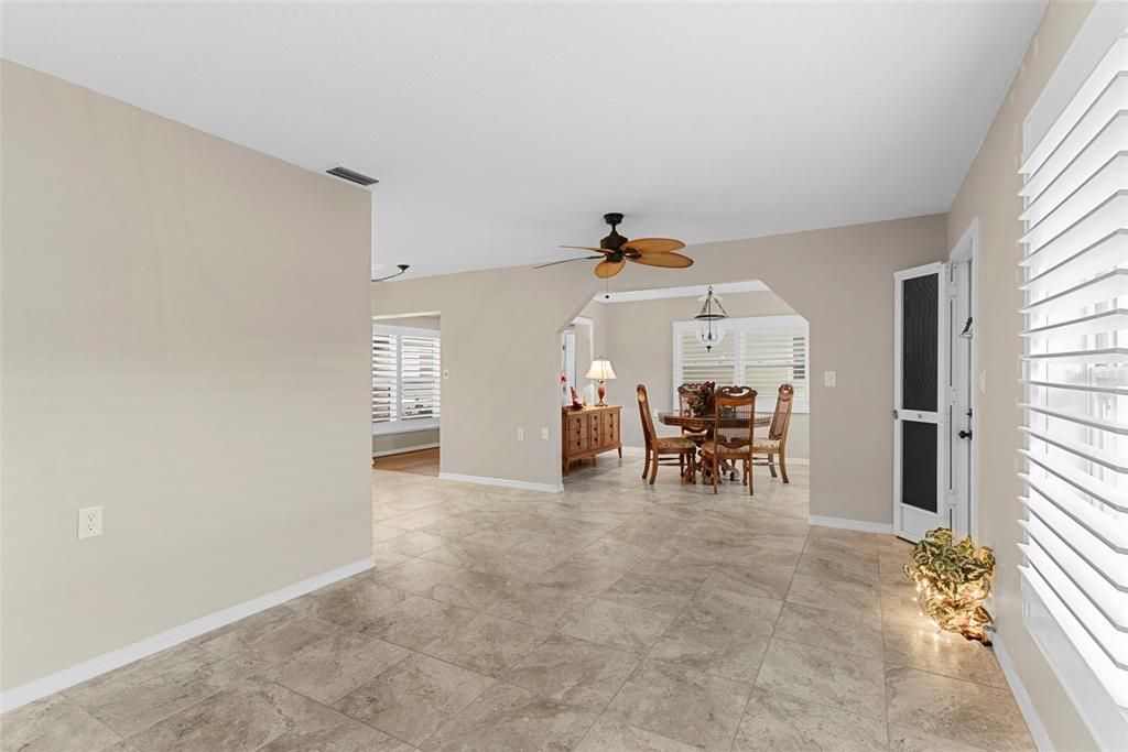 For Sale: $179,999 (2 beds, 2 baths, 1060 Square Feet)