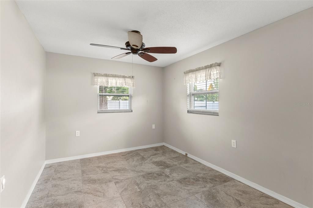 For Sale: $179,999 (2 beds, 2 baths, 1060 Square Feet)