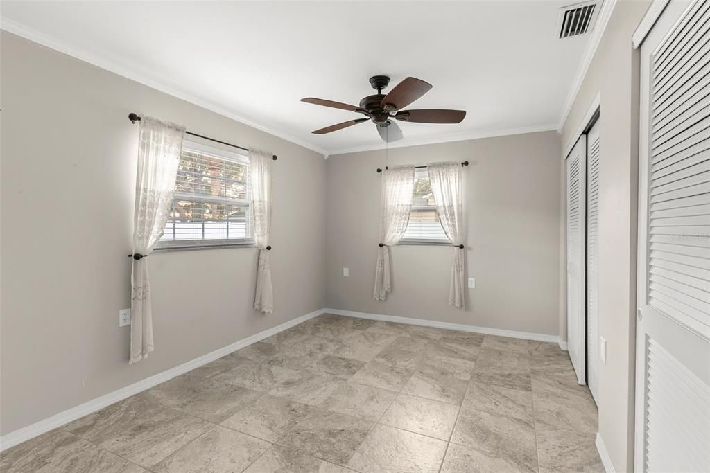 For Sale: $179,999 (2 beds, 2 baths, 1060 Square Feet)