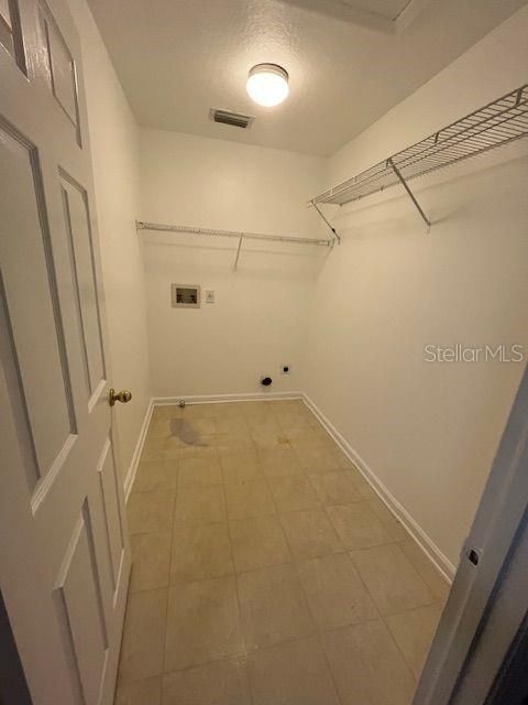 For Rent: $3,000 (6 beds, 3 baths, 2778 Square Feet)