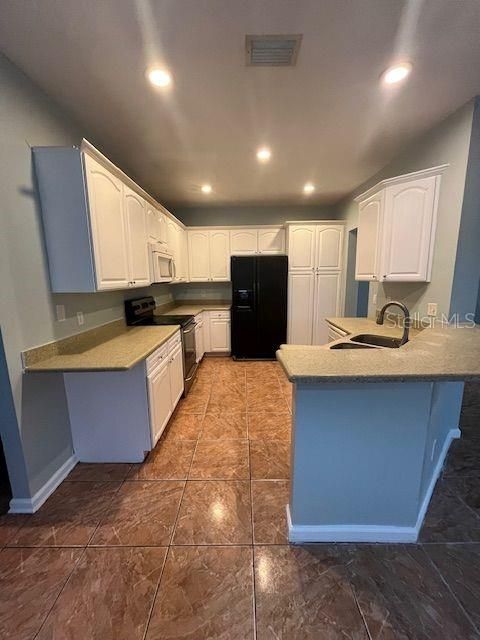 For Rent: $3,000 (6 beds, 3 baths, 2778 Square Feet)