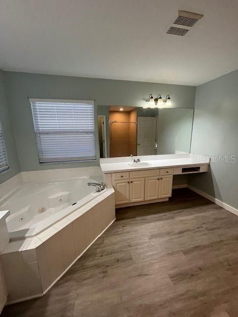 For Rent: $3,000 (6 beds, 3 baths, 2778 Square Feet)