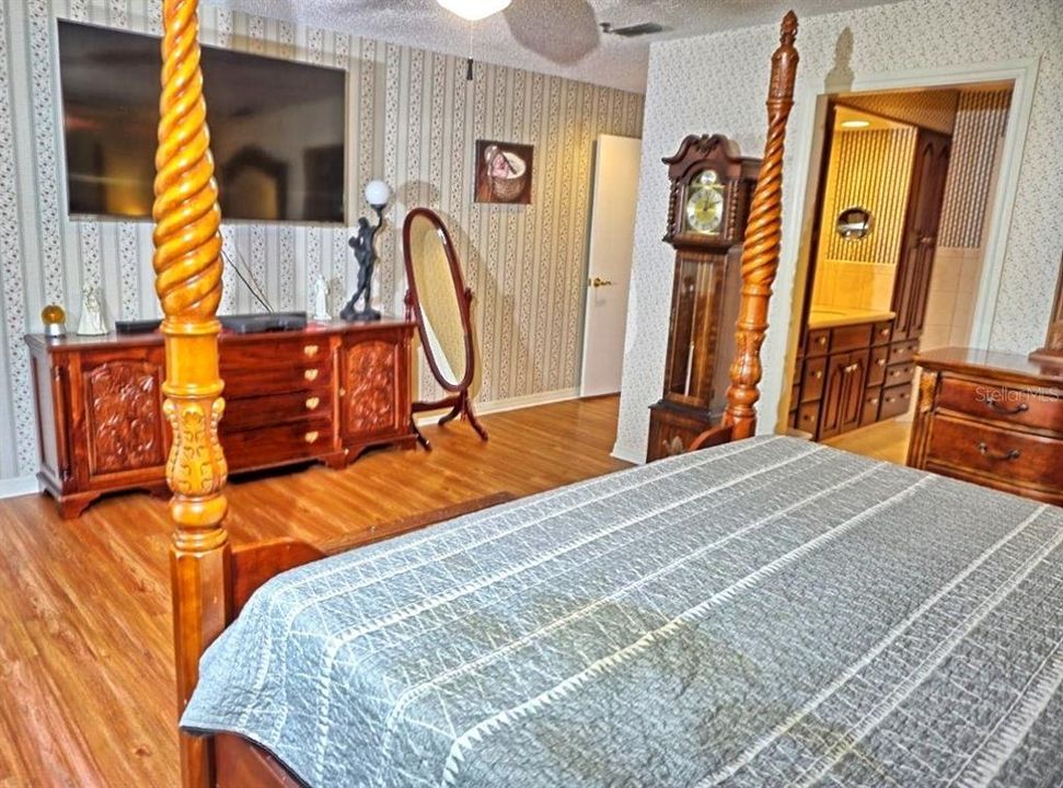 En Venta: $459,900 (3 camas, 2 baños, 2723 Pies cuadrados)