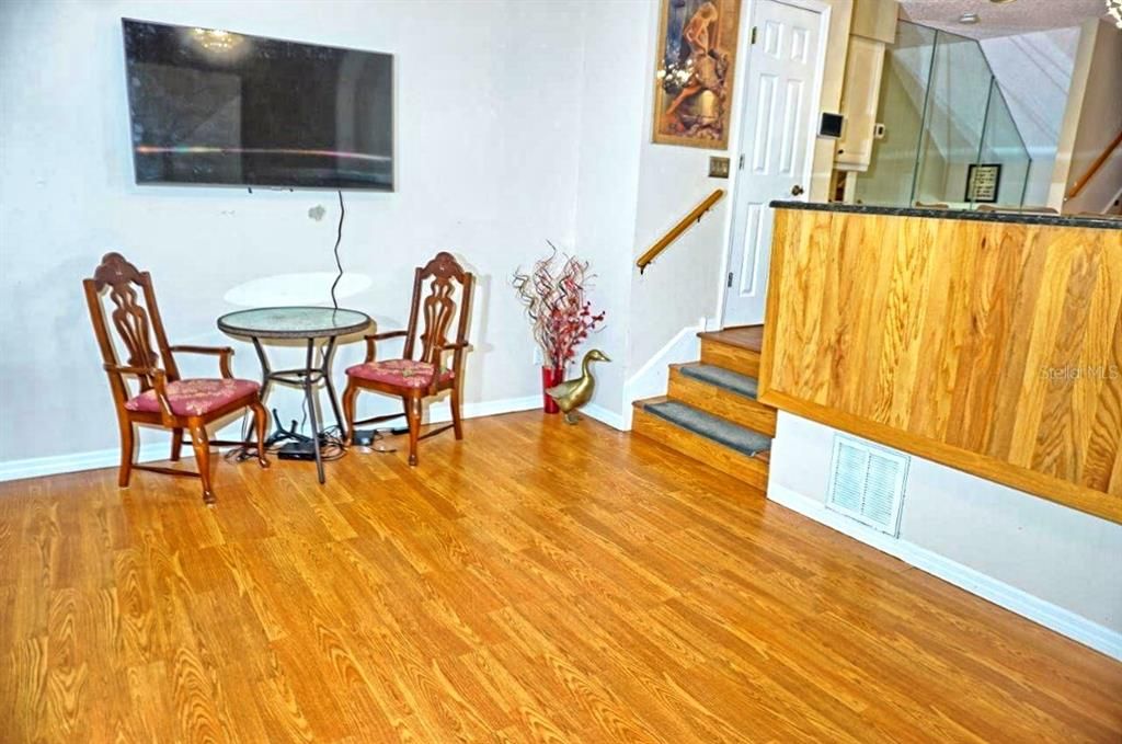 En Venta: $459,900 (3 camas, 2 baños, 2723 Pies cuadrados)