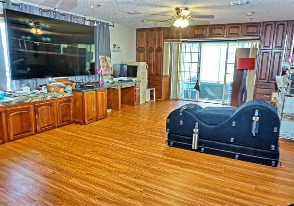 En Venta: $459,900 (3 camas, 2 baños, 2723 Pies cuadrados)