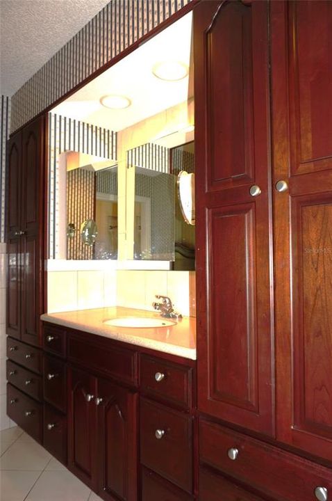 En Venta: $459,900 (3 camas, 2 baños, 2723 Pies cuadrados)