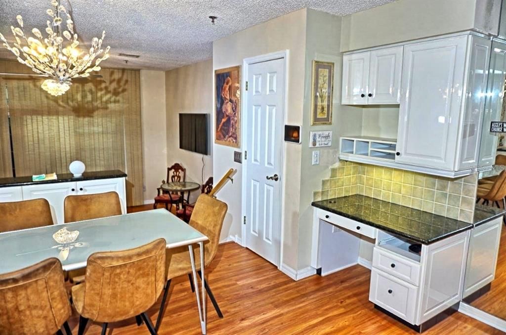 En Venta: $459,900 (3 camas, 2 baños, 2723 Pies cuadrados)