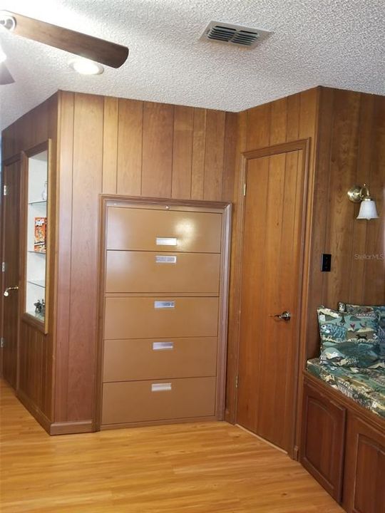 На продажу: $459,900 (3 спален, 2 ванн, 2723 Квадратных фут)
