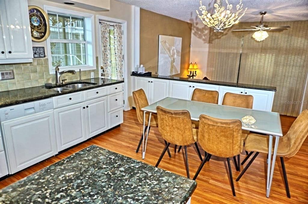 En Venta: $459,900 (3 camas, 2 baños, 2723 Pies cuadrados)