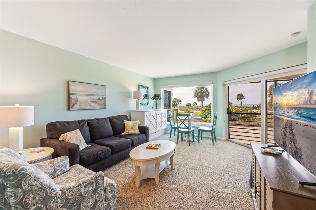 待售: $849,000 (1 贝兹, 1 浴室, 730 平方英尺)