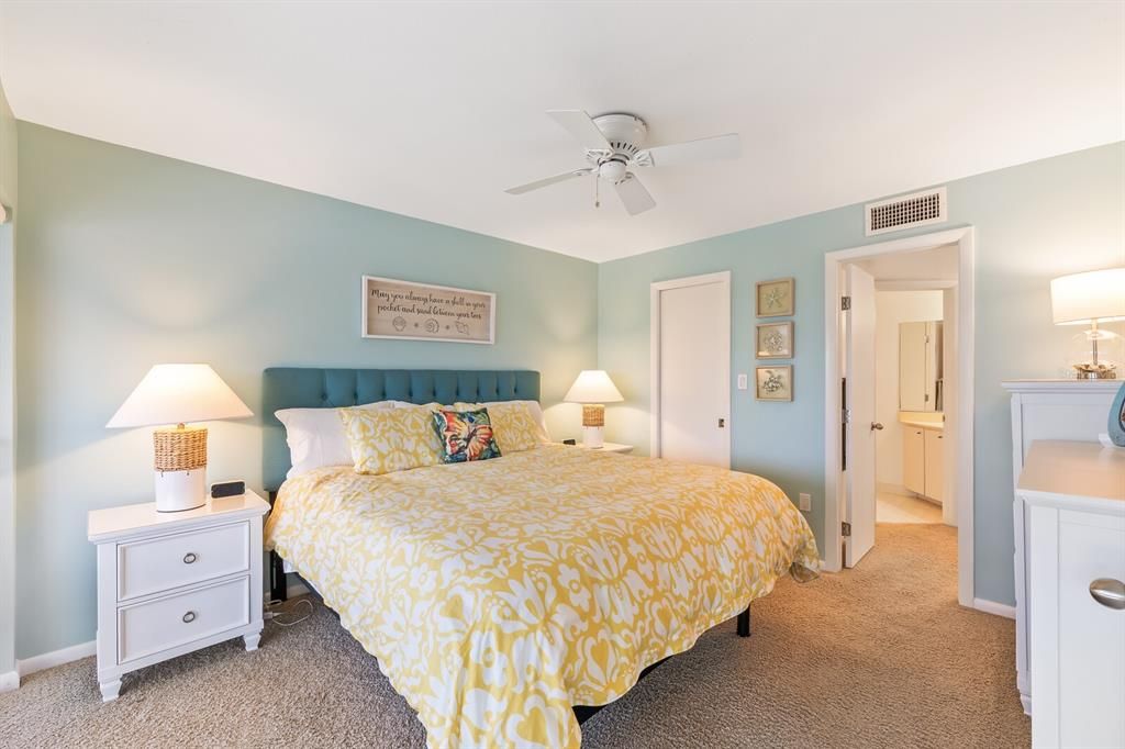 待售: $849,000 (1 贝兹, 1 浴室, 730 平方英尺)