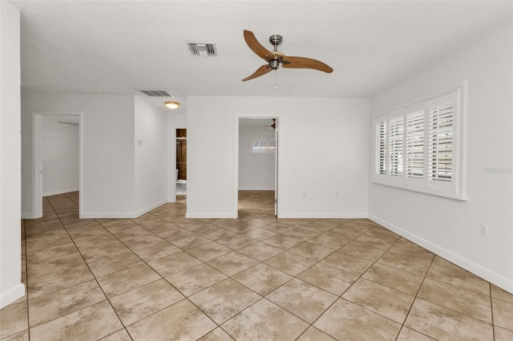 На продажу: $265,000 (2 спален, 1 ванн, 1084 Квадратных фут)