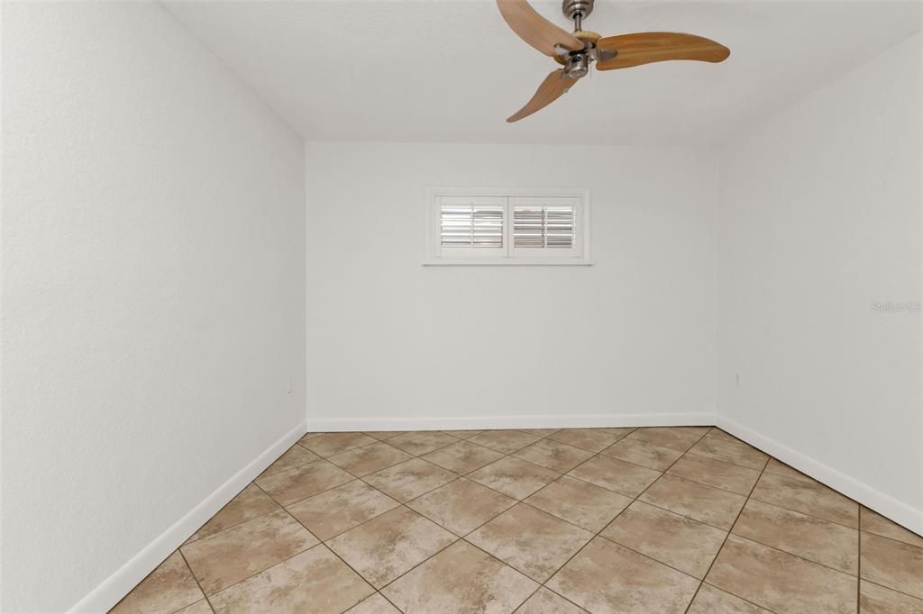 На продажу: $265,000 (2 спален, 1 ванн, 1084 Квадратных фут)