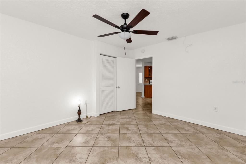 На продажу: $265,000 (2 спален, 1 ванн, 1084 Квадратных фут)