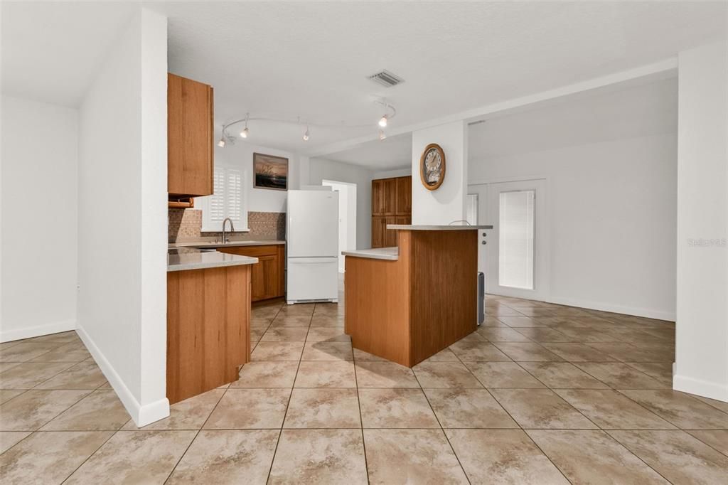 На продажу: $265,000 (2 спален, 1 ванн, 1084 Квадратных фут)