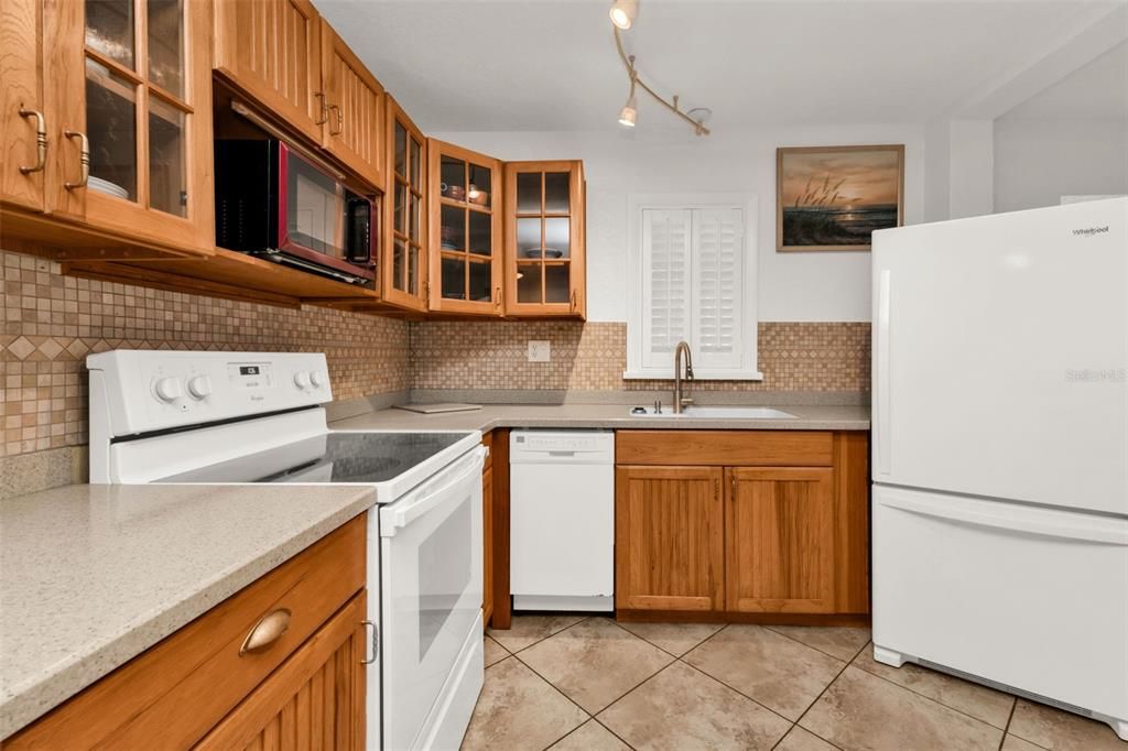 На продажу: $265,000 (2 спален, 1 ванн, 1084 Квадратных фут)