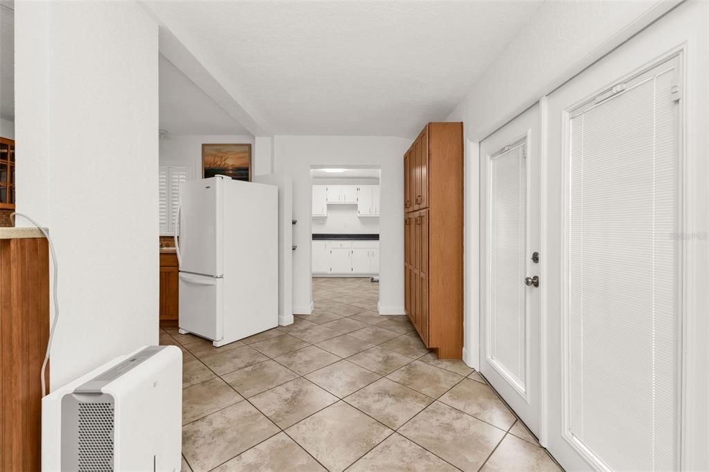 На продажу: $265,000 (2 спален, 1 ванн, 1084 Квадратных фут)