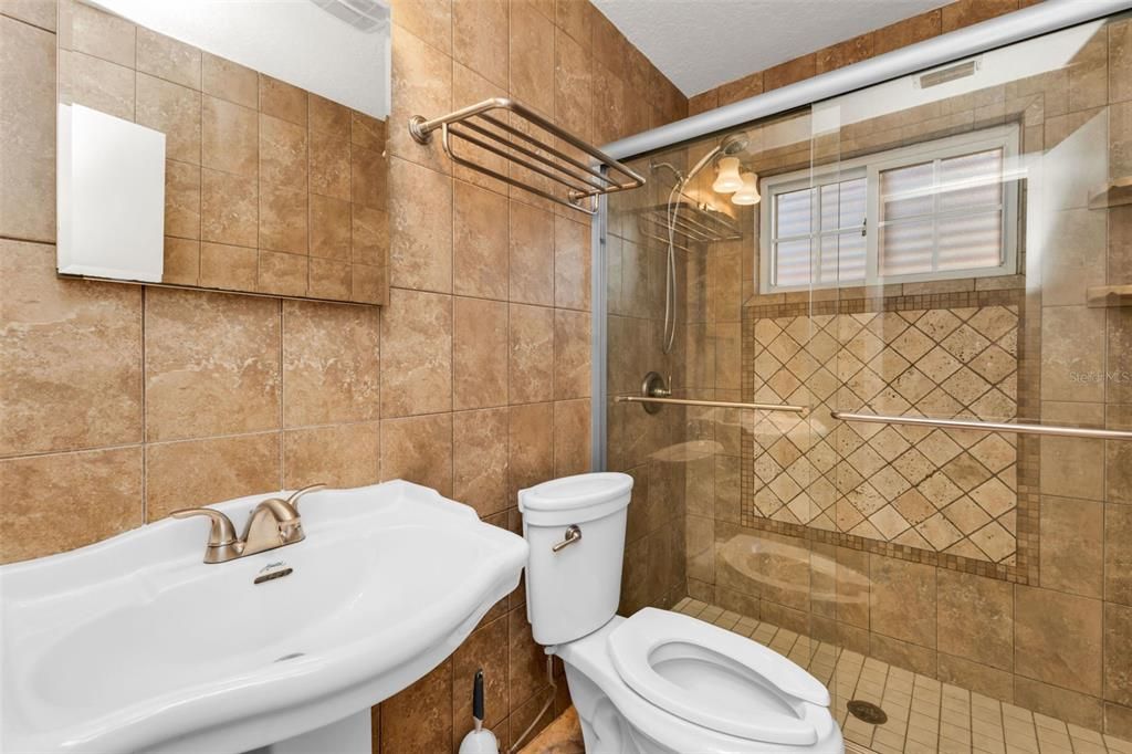 На продажу: $265,000 (2 спален, 1 ванн, 1084 Квадратных фут)