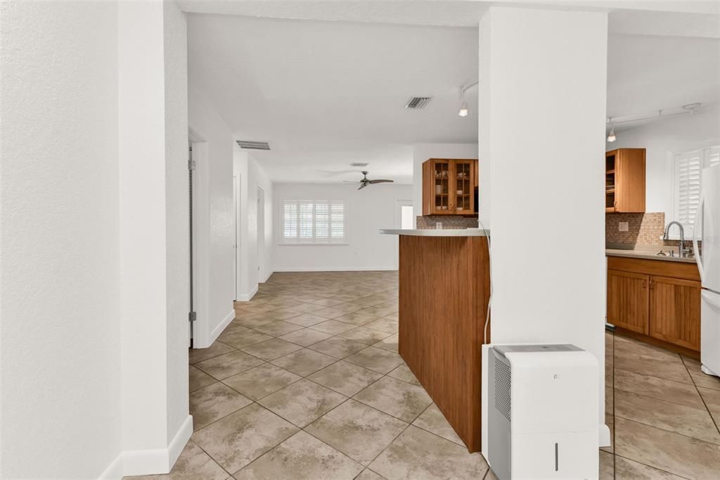 На продажу: $265,000 (2 спален, 1 ванн, 1084 Квадратных фут)