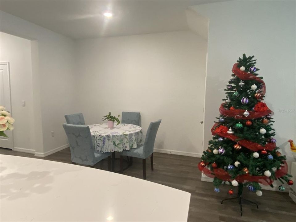 В аренду: $2,150 (3 спален, 2 ванн, 1673 Квадратных фут)