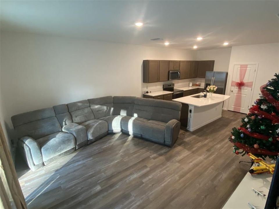 В аренду: $2,150 (3 спален, 2 ванн, 1673 Квадратных фут)