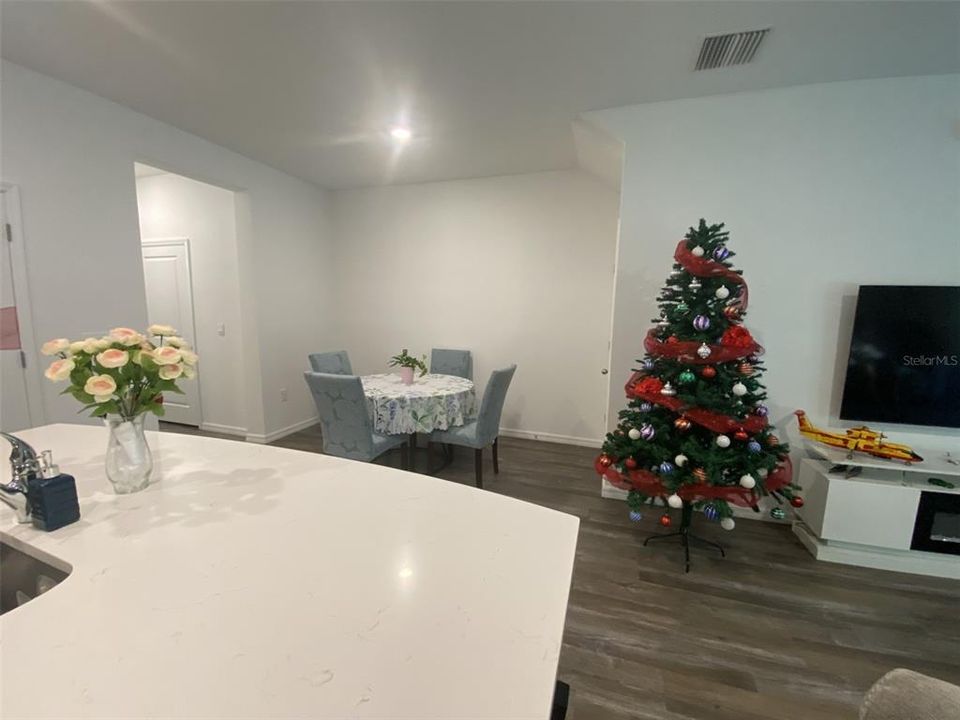 В аренду: $2,150 (3 спален, 2 ванн, 1673 Квадратных фут)