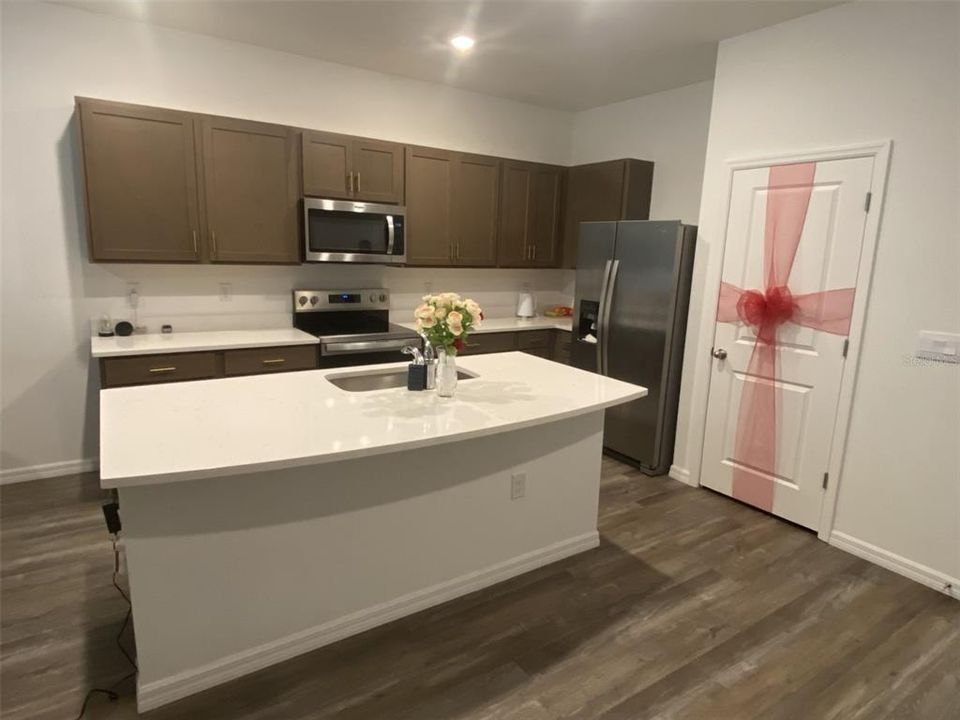 В аренду: $2,150 (3 спален, 2 ванн, 1673 Квадратных фут)