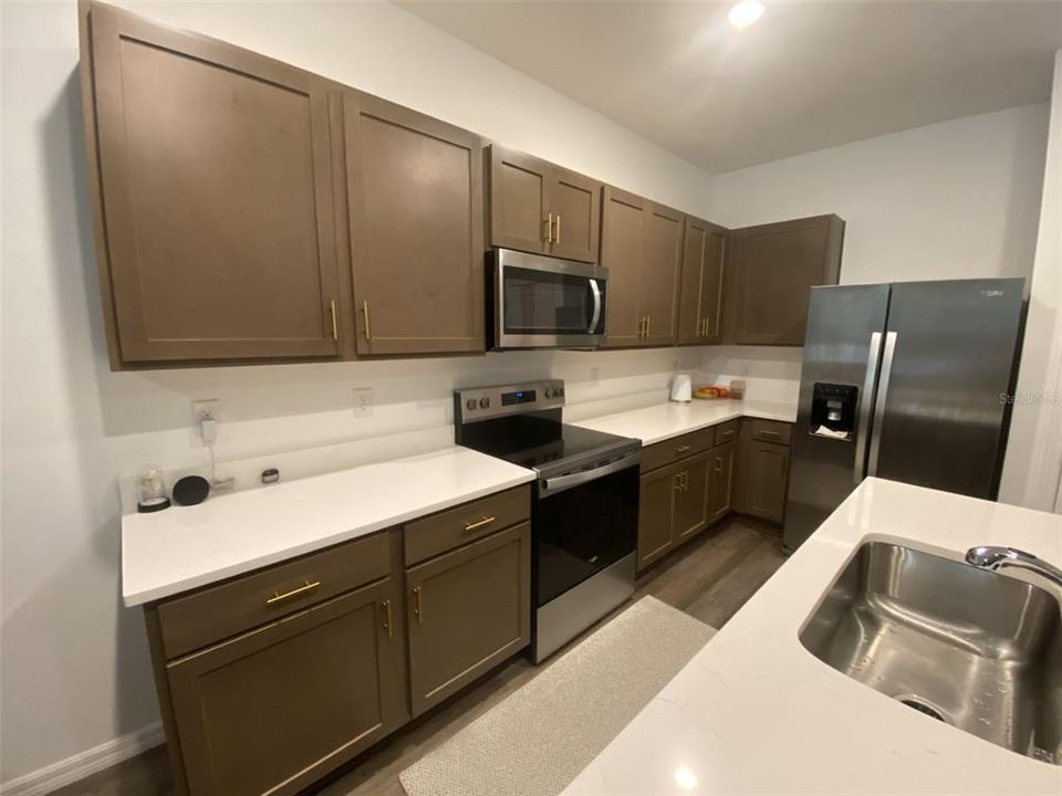 В аренду: $2,150 (3 спален, 2 ванн, 1673 Квадратных фут)