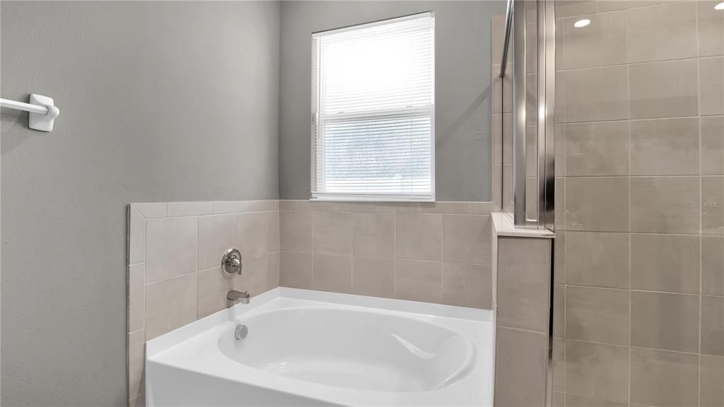 For Rent: $2,450 (4 beds, 2 baths, 2045 Square Feet)