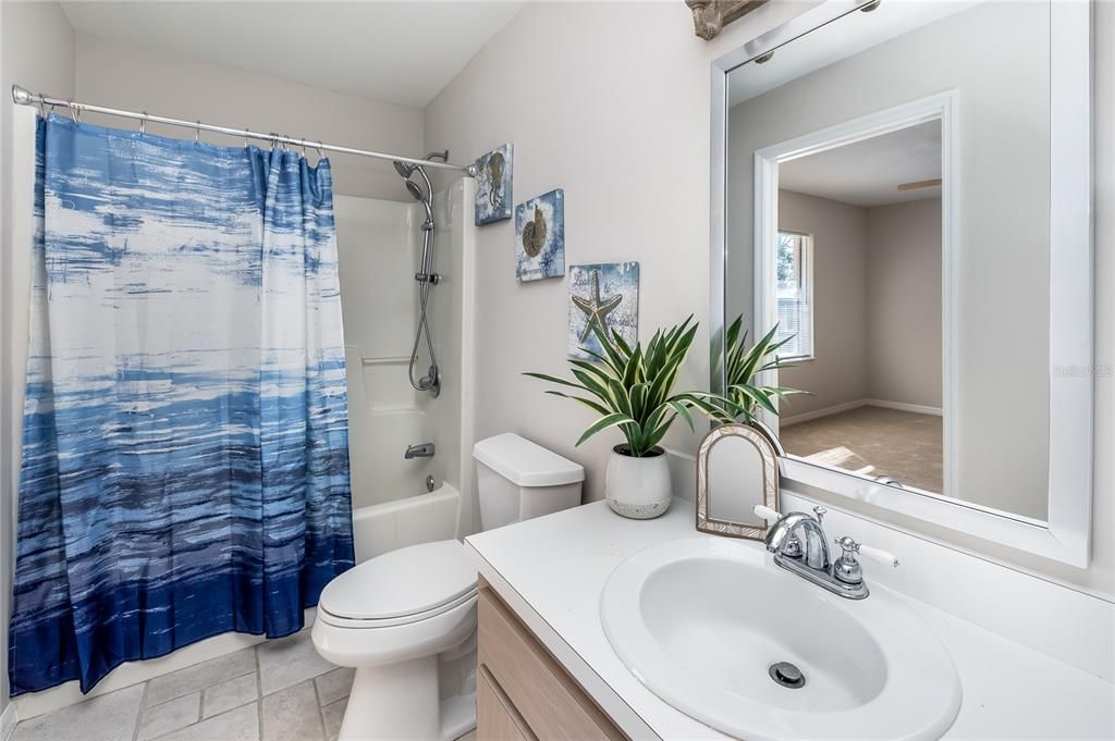 Activo con contrato: $229,000 (3 camas, 1 baños, 1008 Pies cuadrados)