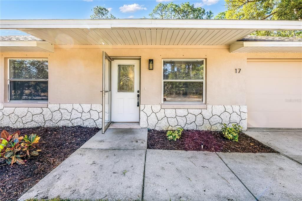 Activo con contrato: $229,000 (3 camas, 1 baños, 1008 Pies cuadrados)