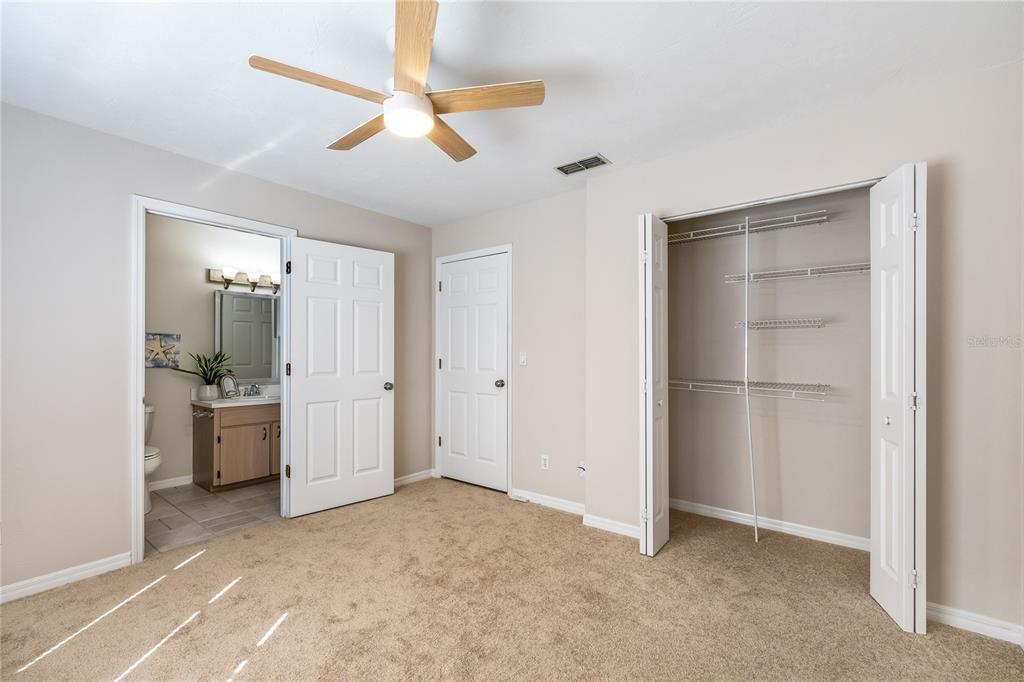 Activo con contrato: $229,000 (3 camas, 1 baños, 1008 Pies cuadrados)