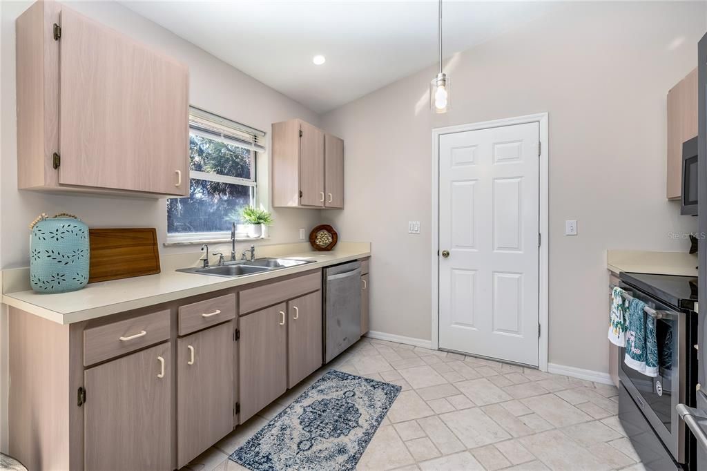 Activo con contrato: $229,000 (3 camas, 1 baños, 1008 Pies cuadrados)