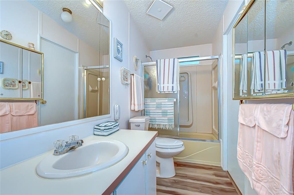 待售: $169,500 (2 贝兹, 2 浴室, 1232 平方英尺)