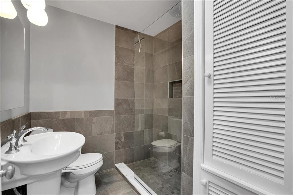 For Sale: $725,000 (3 beds, 2 baths, 1814 Square Feet)