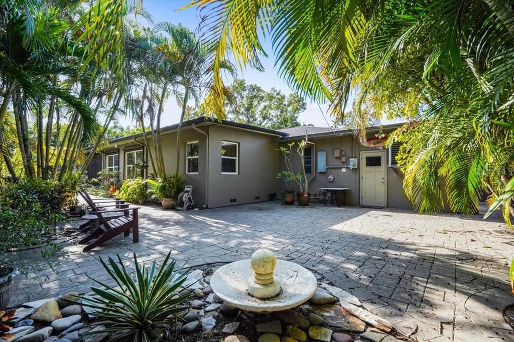 For Sale: $725,000 (3 beds, 2 baths, 1814 Square Feet)