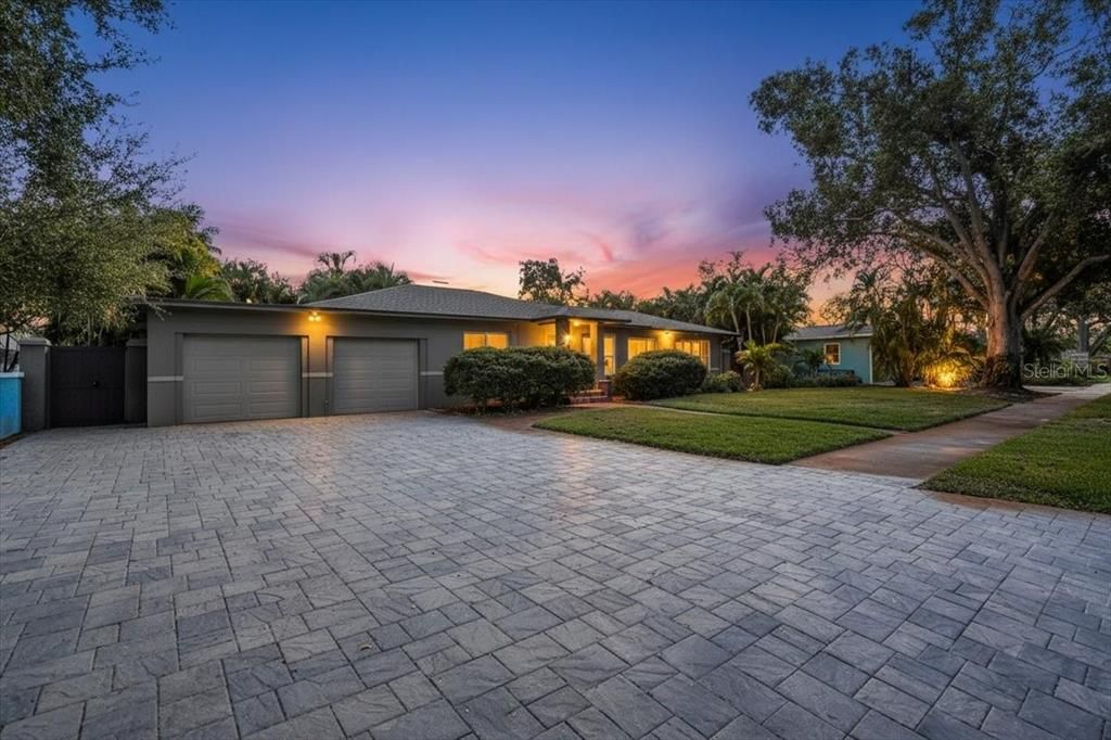 For Sale: $725,000 (3 beds, 2 baths, 1814 Square Feet)