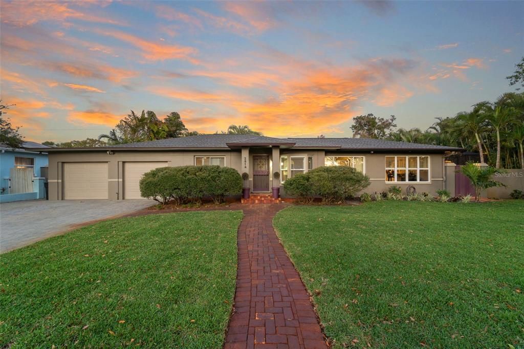 For Sale: $725,000 (3 beds, 2 baths, 1814 Square Feet)