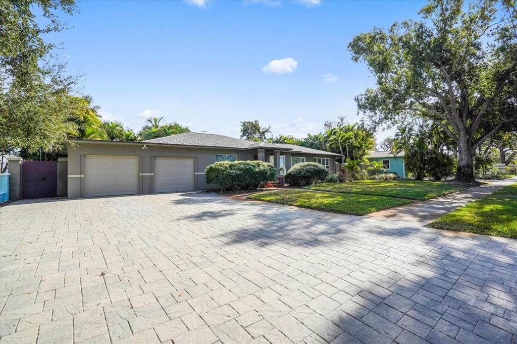 For Sale: $725,000 (3 beds, 2 baths, 1814 Square Feet)