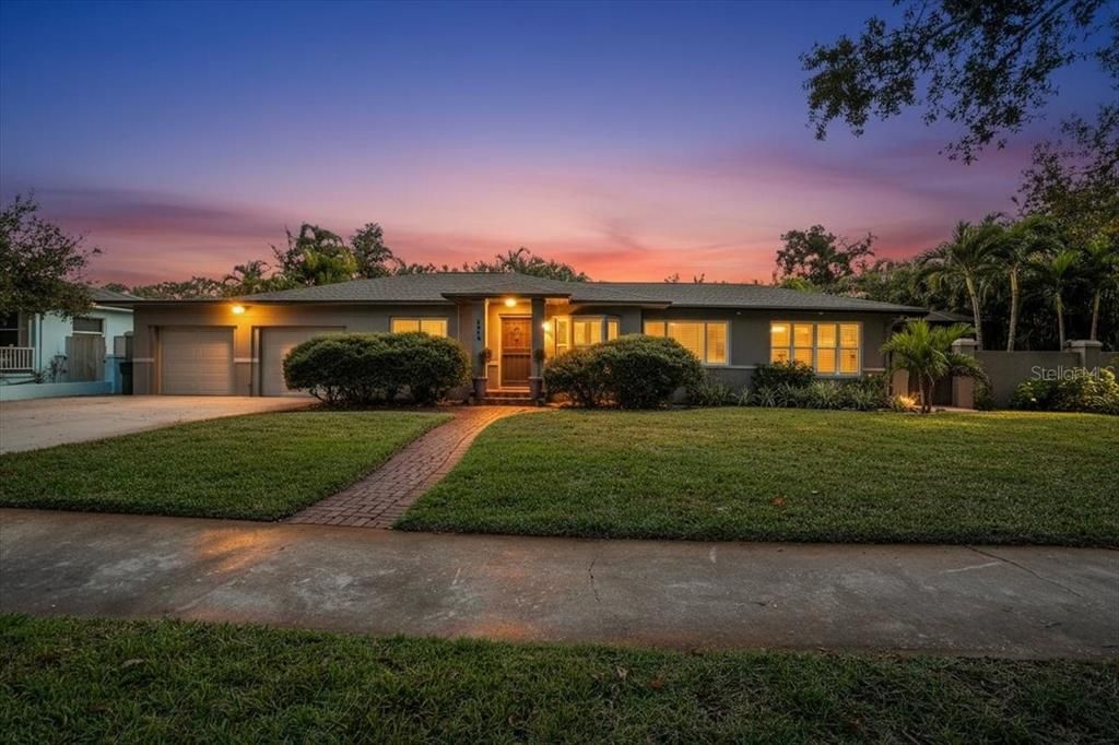 For Sale: $725,000 (3 beds, 2 baths, 1814 Square Feet)