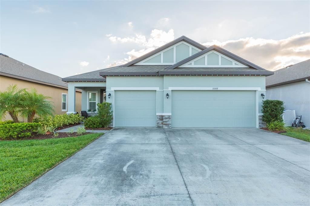 For Sale: $429,900 (3 beds, 2 baths, 1867 Square Feet)